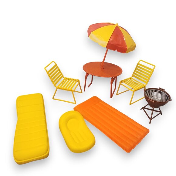 Vintage Barbie Hawaiian Fun Pool Playset & 1985 Arco Patio Set - Picture 4 of 6